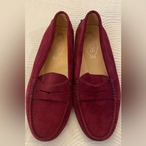 Tods Gommini Woman’s Driving Loafer in Granada Red Size 37.5